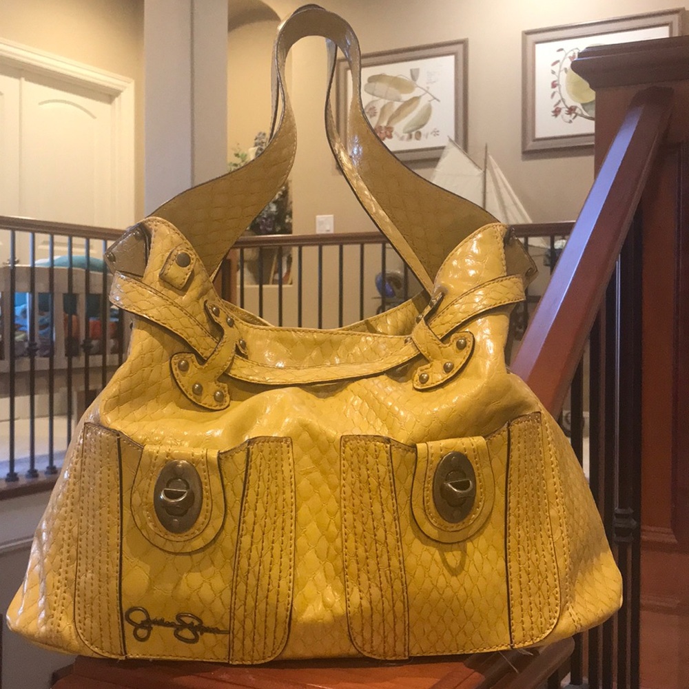 Jessica Simpsom Mellow Yellow
